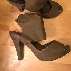 Size 10 A.N.A. Pumps